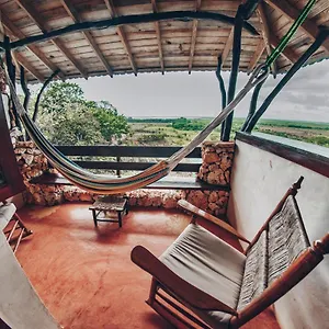 Hotel Altos De Caño Hondo, Los Guineos Perdidos